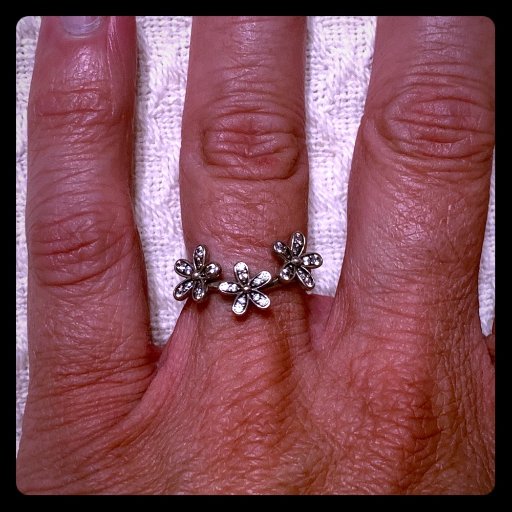 Pandora Dazzling Daisies Floral Ring
